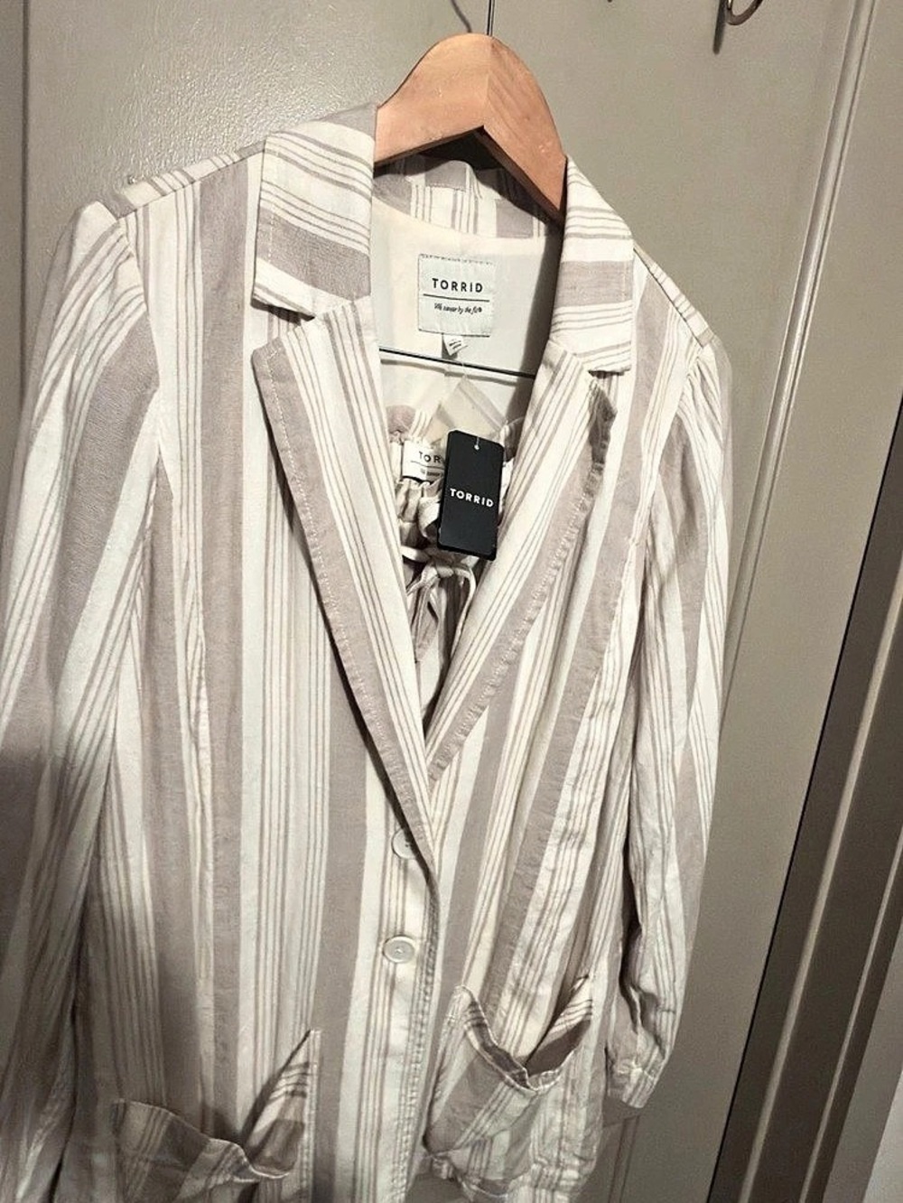 Torrid Striped Linen-Blend Blazer and Shorts Set White & Grey. NWT